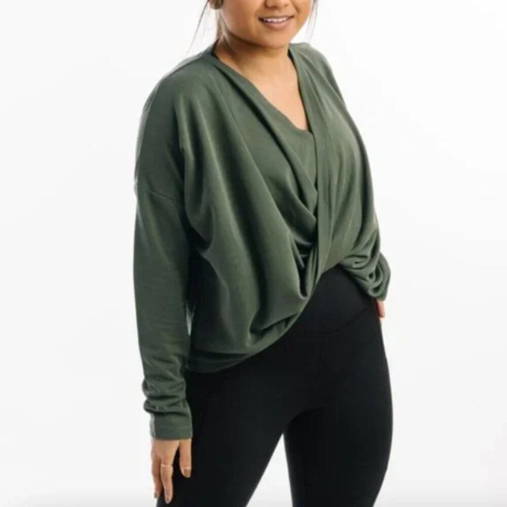 Zyia Active Army Green Cutsie Twist Front Long Sleeve Wrap Shawl Top Size Large